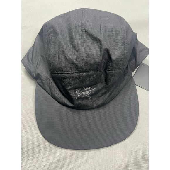 NWT Arc'teryx Norvan Regular Brim Lightweight Hat for Hikes and Runs L/XL - Picture 1 of 8